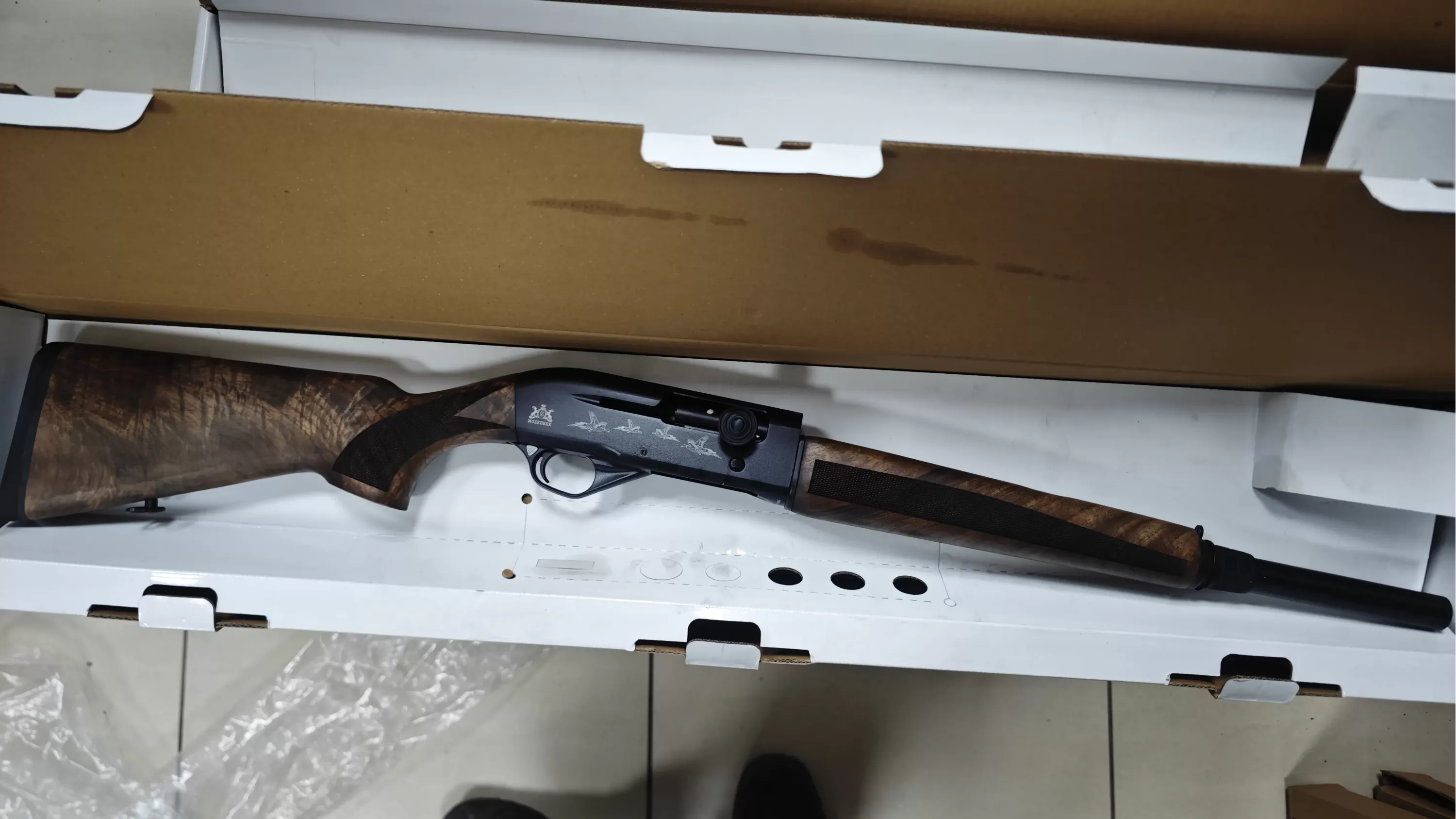 MOZZBERK Kuşlu Yarı Otomatik Av Tüfeği SİYAH