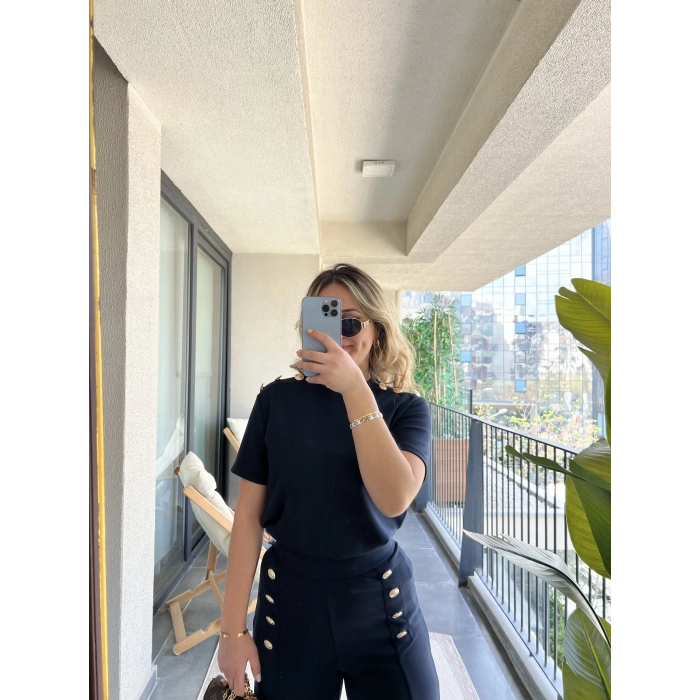 Gold Düğmeli Larcivert Takım