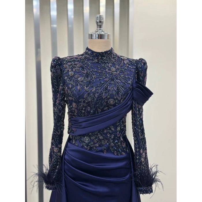 Anabell Abiye Lacivert