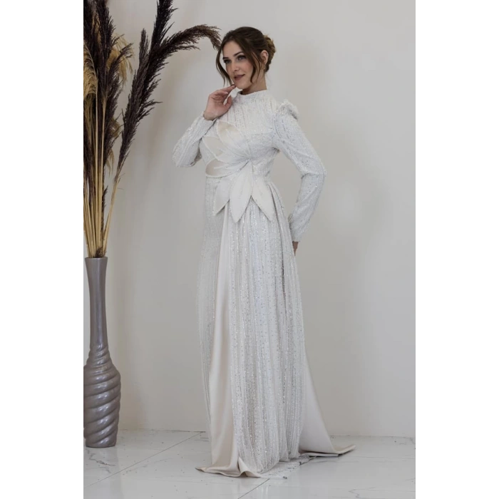 Beli Çiçek Detaylı Bergüzar Abiye - Krem