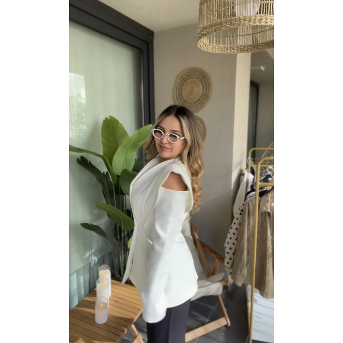 Beyaz Kol Dekolteli Ceket