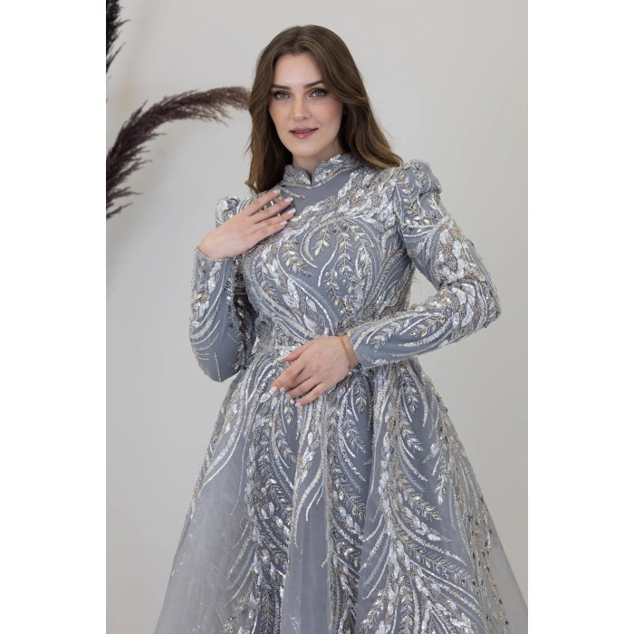 Önü Aplik İşlemeli Pelerinli Kayra Abiye - Gri