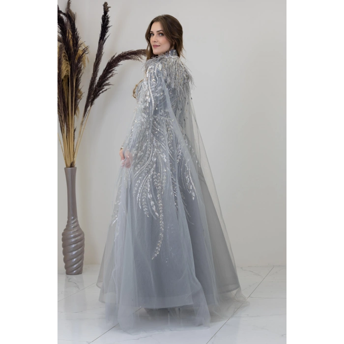 Önü Aplik İşlemeli Pelerinli Kayra Abiye - Gri