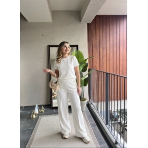 Gold Düğmeli Beyaz Takım