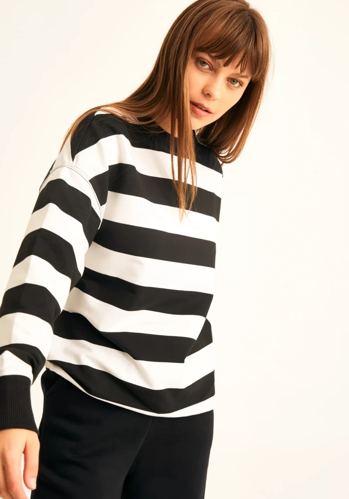 Kadın Siyah Beyaz Kalın Çizgili Over Size Sweatshirt