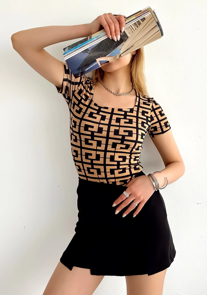 Kadın Kısa Kol Kare Yaka Camel Labirent Desen