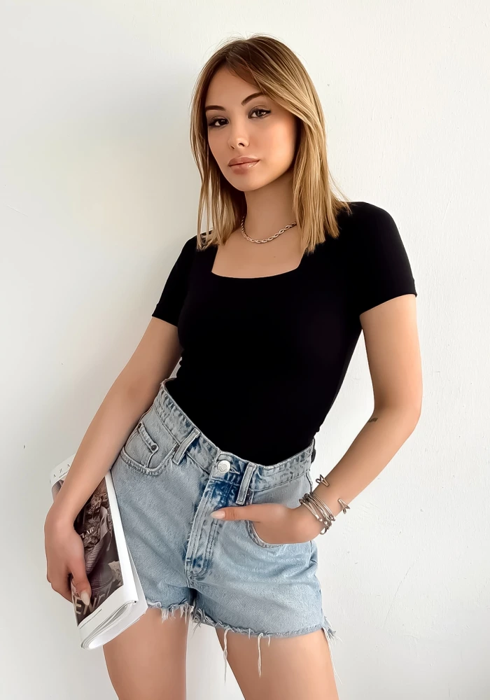 Kadın Kısa Kol Kare Yaka Düz Renk Siyah