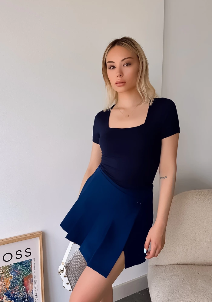 Kadın Kısa Kol Kare Yaka Lacivert Düz Renk Viskon Bluz