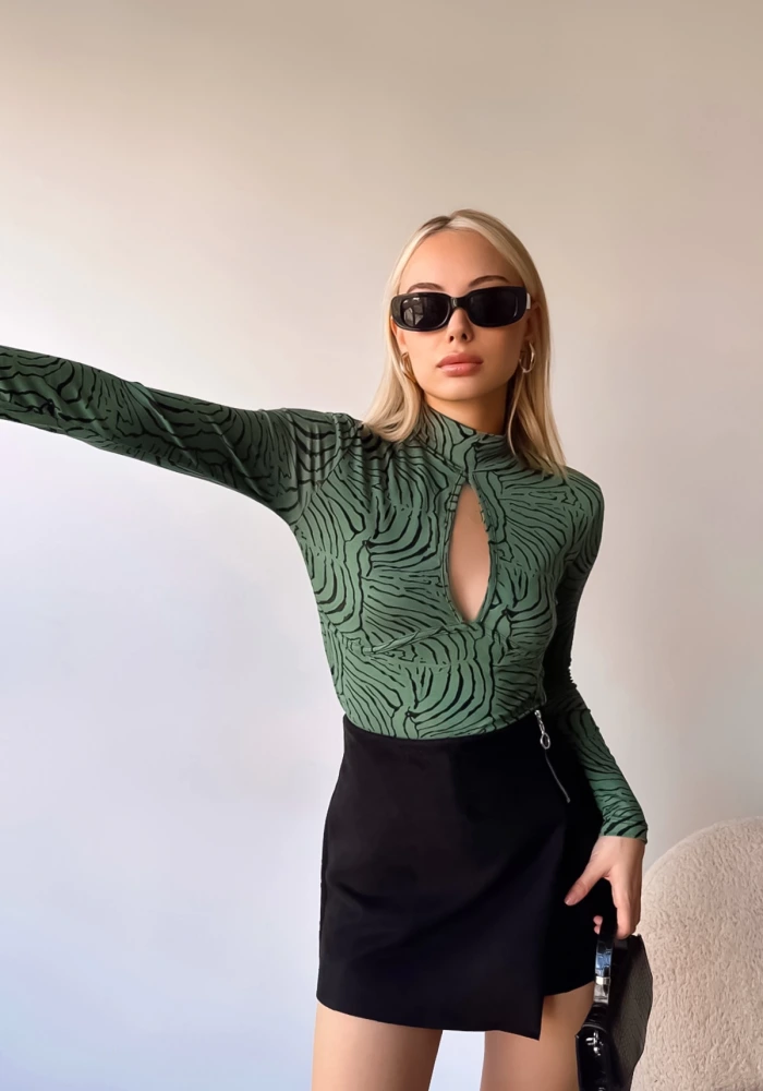 Kadın Viskon Pencere Detay Yeşil Zebra Desen Bluz