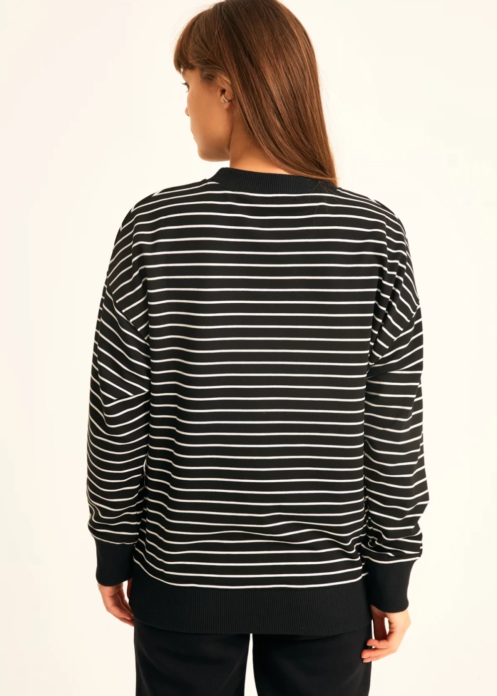 Kadın Siyah Beyaz Bisiklet Yaka Çizgili Over Size Sweatshirt