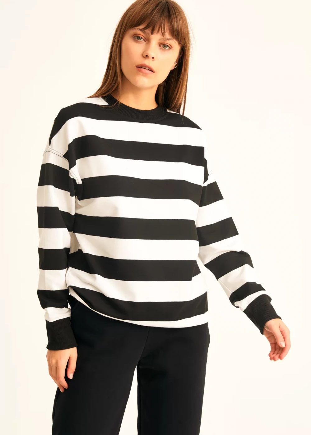 Kadın Siyah Beyaz Kalın Çizgili Over Size Sweatshirt