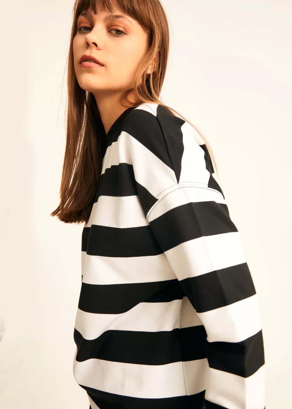 Kadın Siyah Beyaz Kalın Çizgili Over Size Sweatshirt