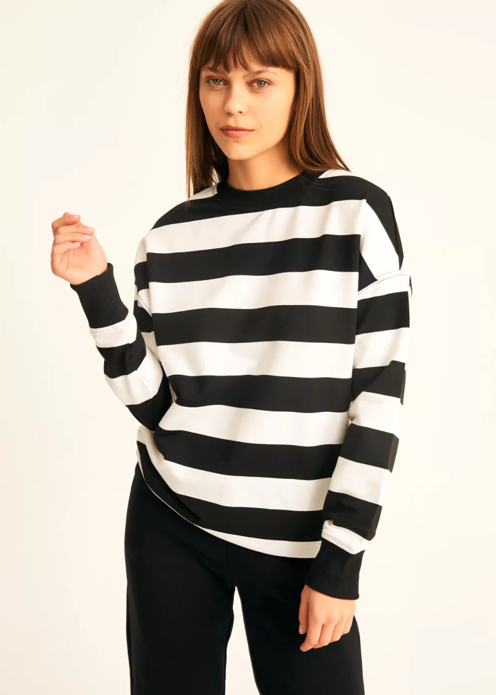Kadın Siyah Beyaz Kalın Çizgili Over Size Sweatshirt