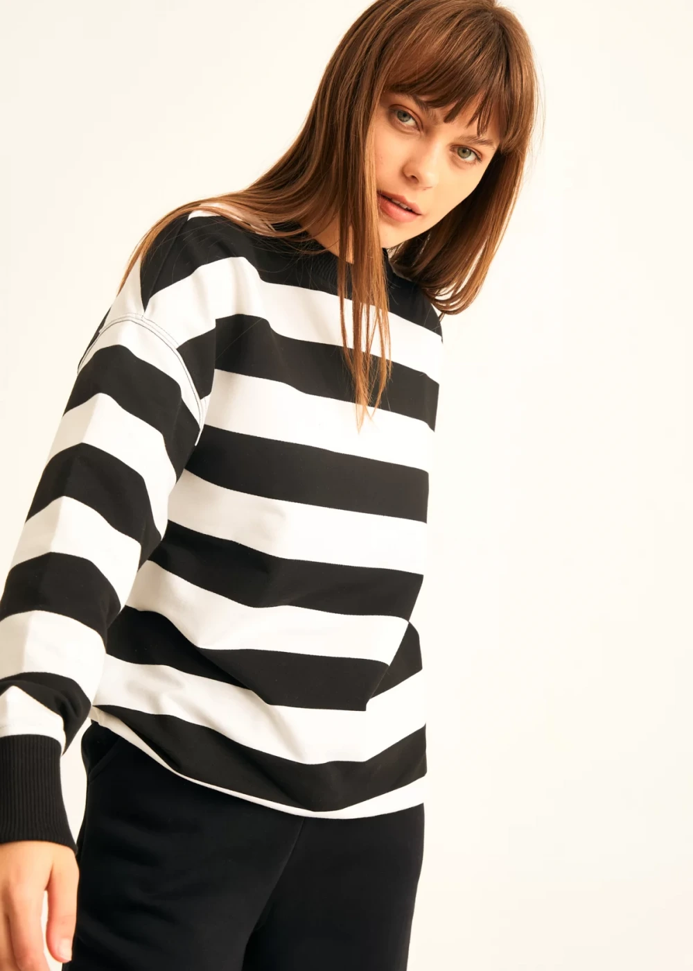 Kadın Siyah Beyaz Kalın Çizgili Over Size Sweatshirt