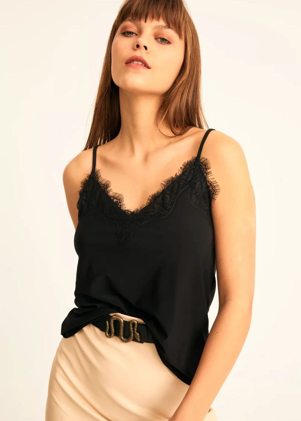 Kadın Siyah İp Askılı Dantel Detaylı Bluz