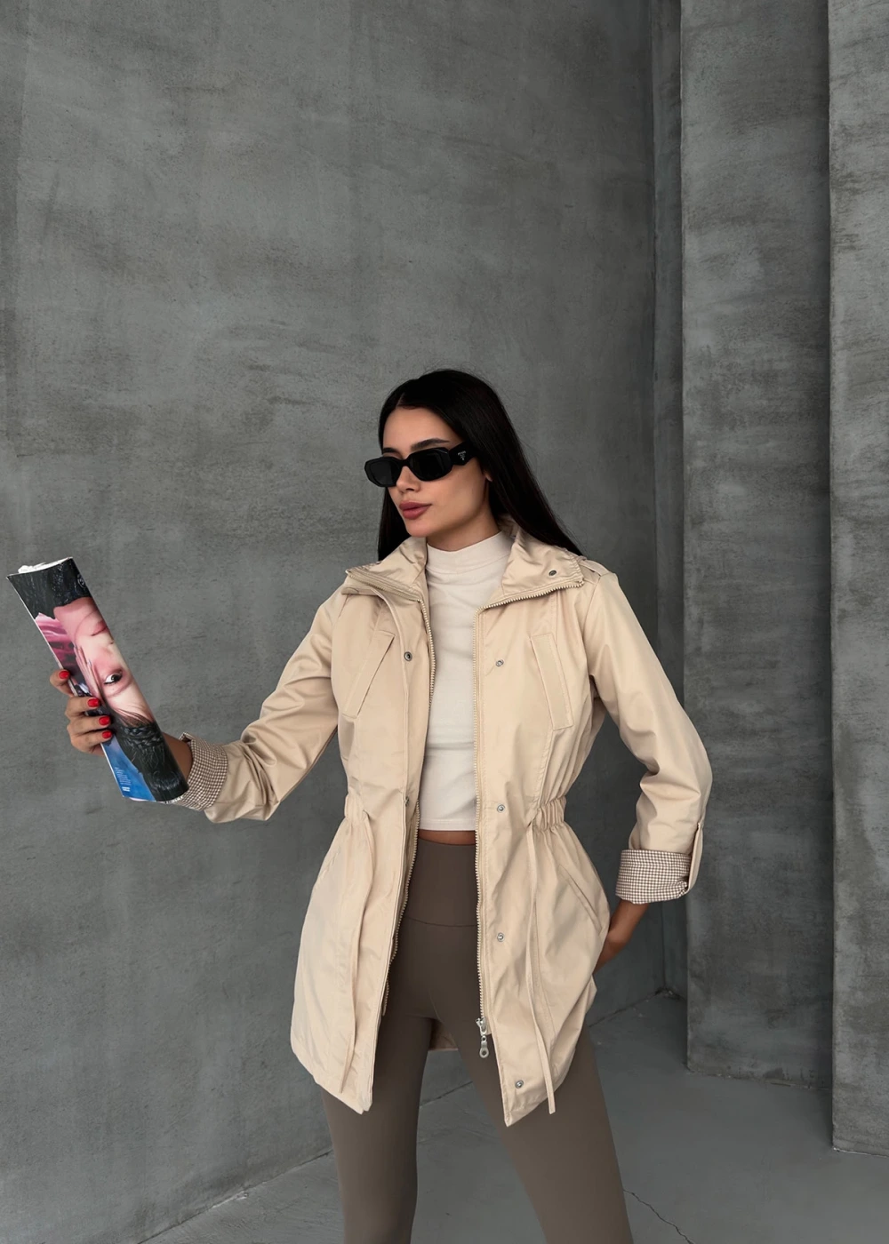 DF Kadın Bej Astarlı Arkası Uzun Ara Boy Trençkot