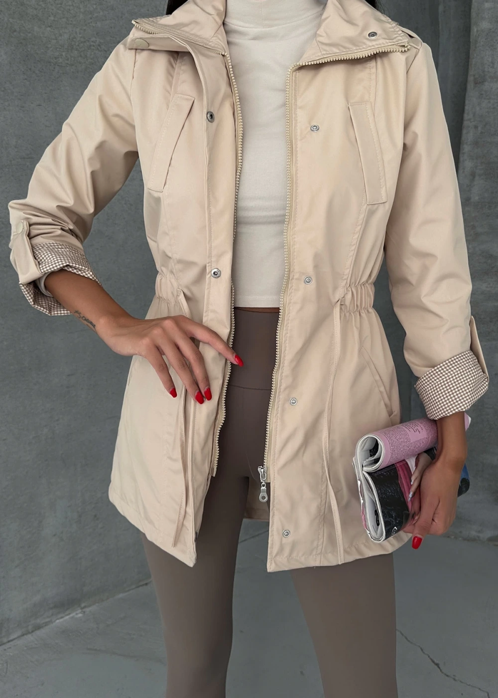 DF Kadın Bej Astarlı Arkası Uzun Ara Boy Trençkot