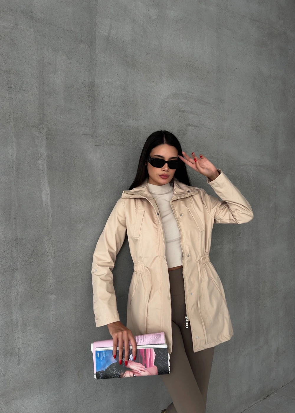 DF Kadın Bej Astarlı Arkası Uzun Ara Boy Trençkot