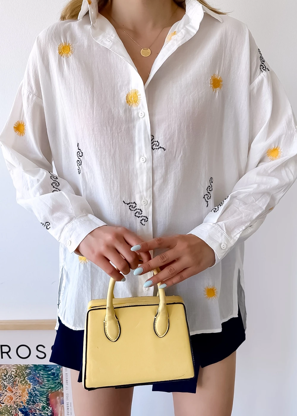 Kadın Beyaz Güneş Nakış Detaylı Gömlek
