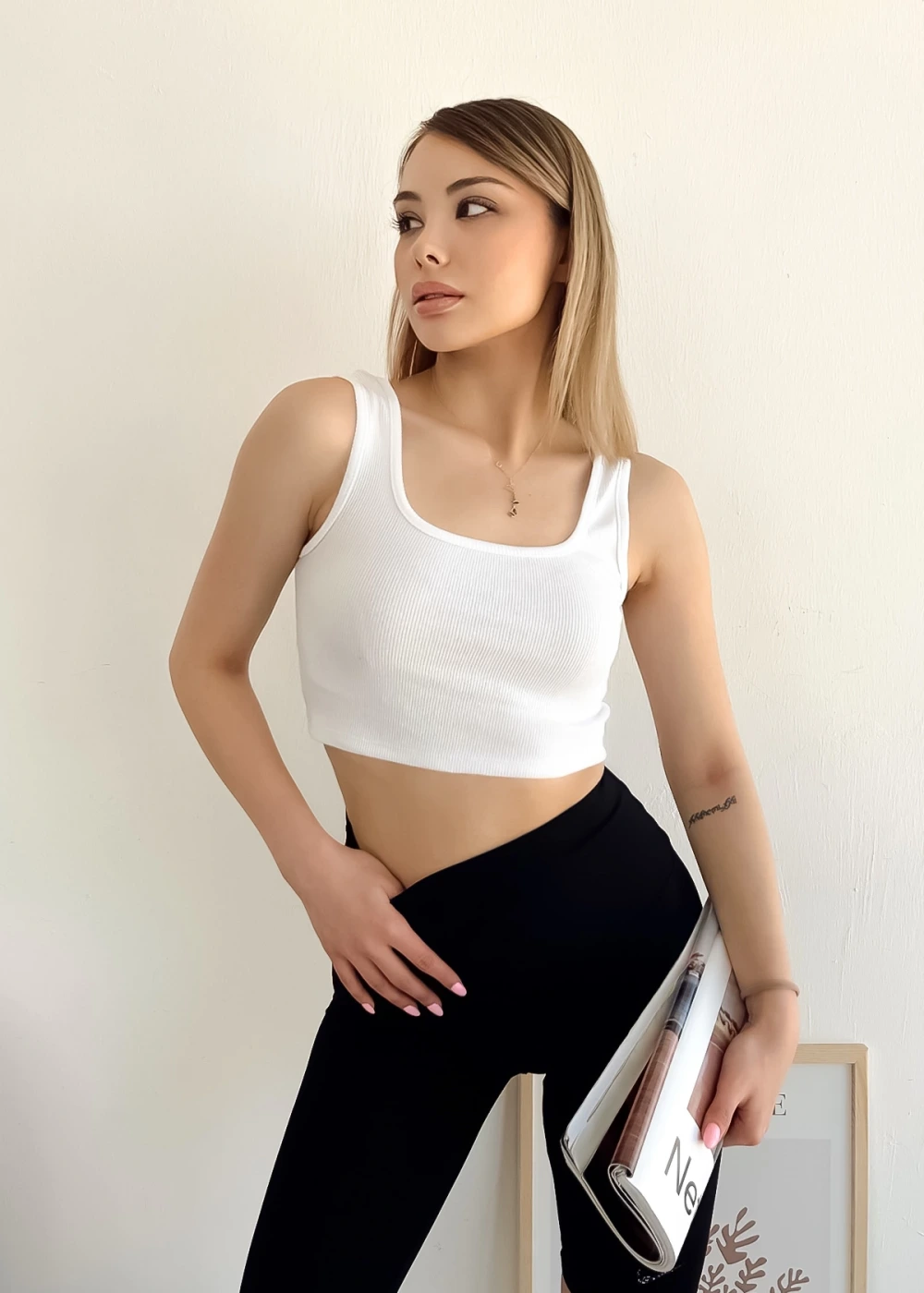 Kadın Beyaz Kalın Askılı Kaşkorse Basic Crop Bluz