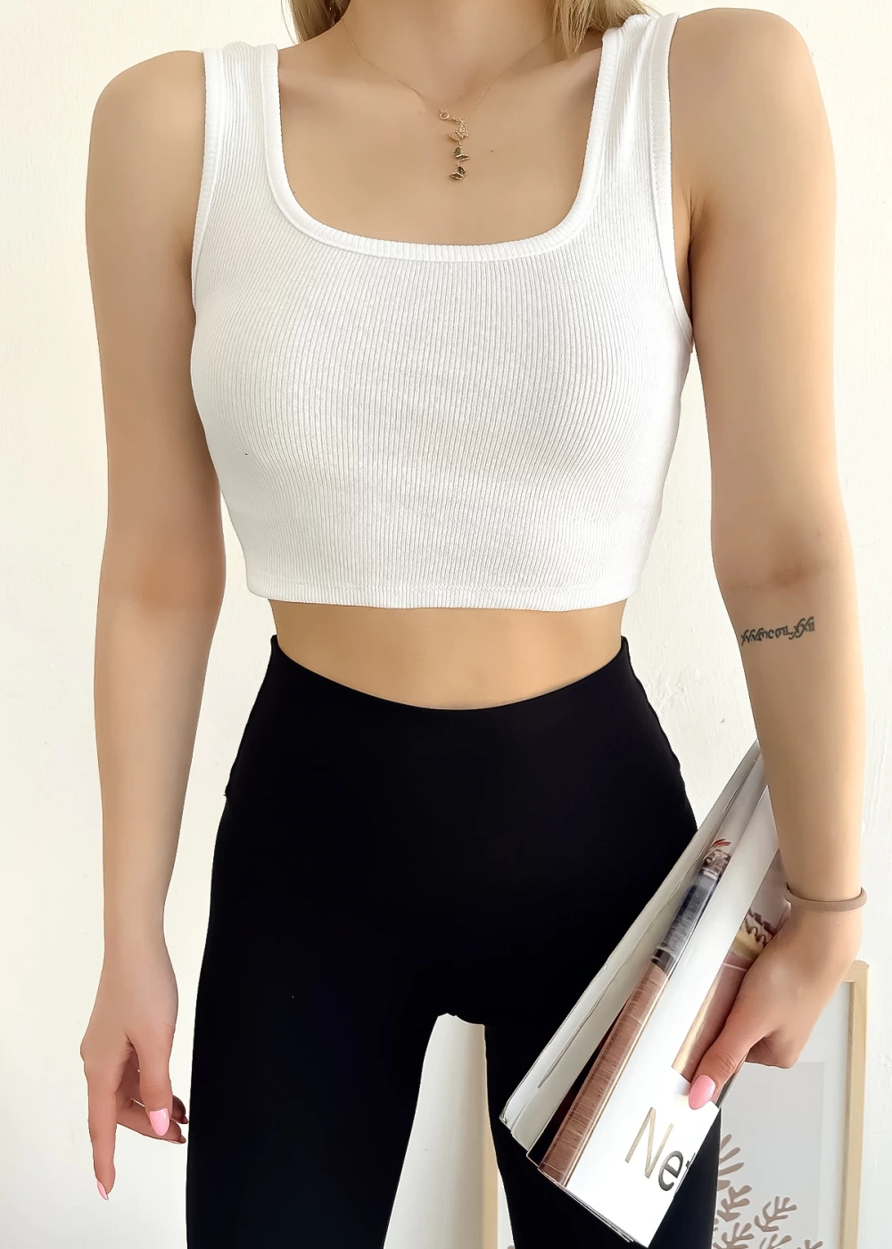 Kadın Beyaz Kalın Askılı Kaşkorse Basic Crop Bluz