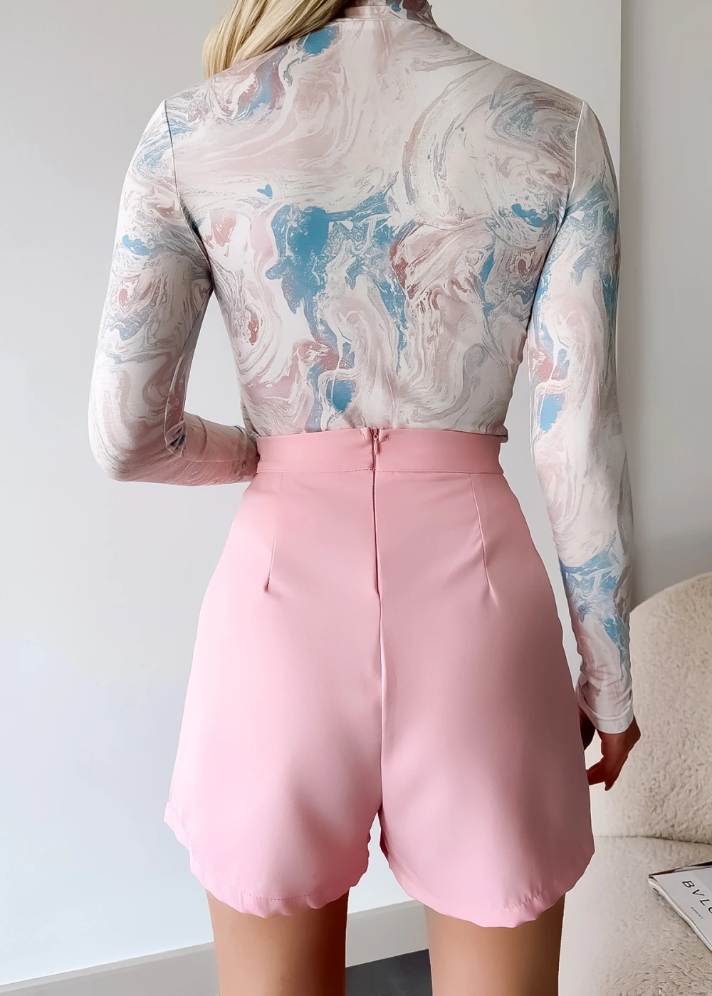 Kadın Beyaz Wave Desen Dik Yaka Uzun Kollu Bluz