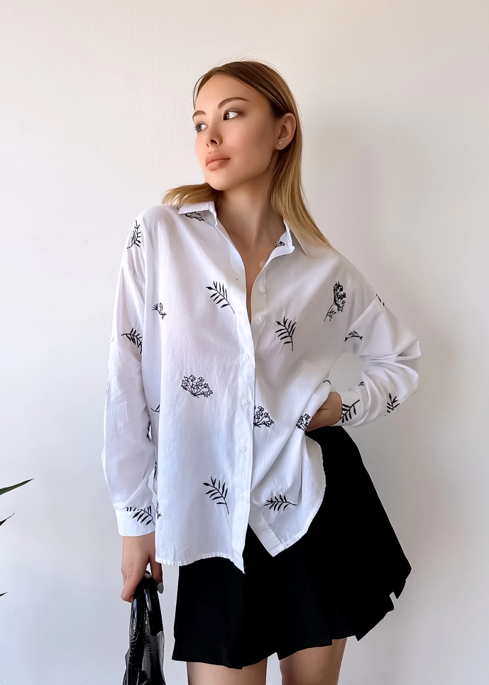 Kadın Beyaz Yaprak Nakış Detaylı Gömlek