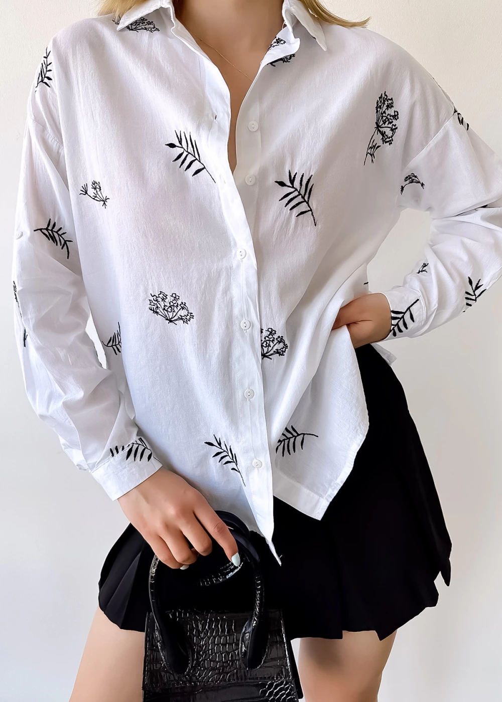 Kadın Beyaz Yaprak Nakış Detaylı Gömlek