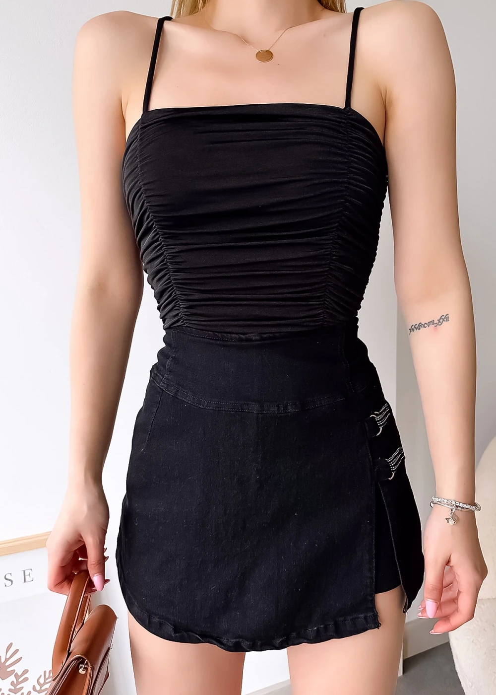 Kadın Siyah Büzgü Detay İp Askılı Crop Bluz