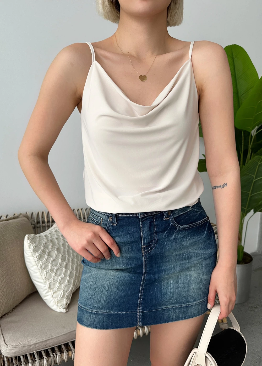 Kadın Degaje Yaka İp Askılı Krem Bluz