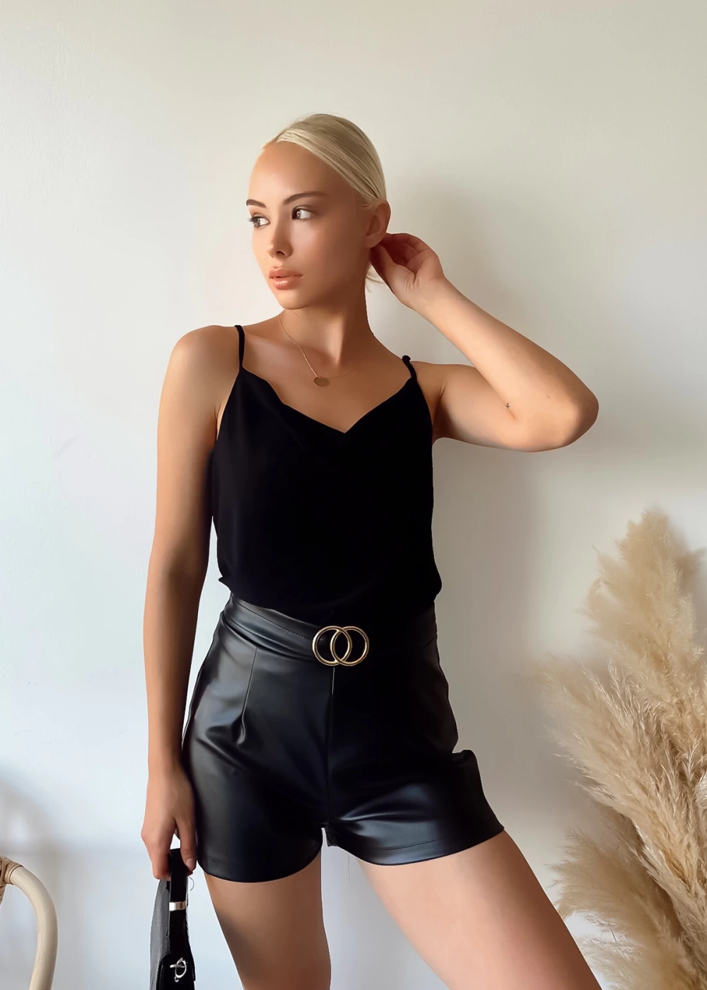 Kadın Degaje Yaka İp Askılı Siyah Bluz