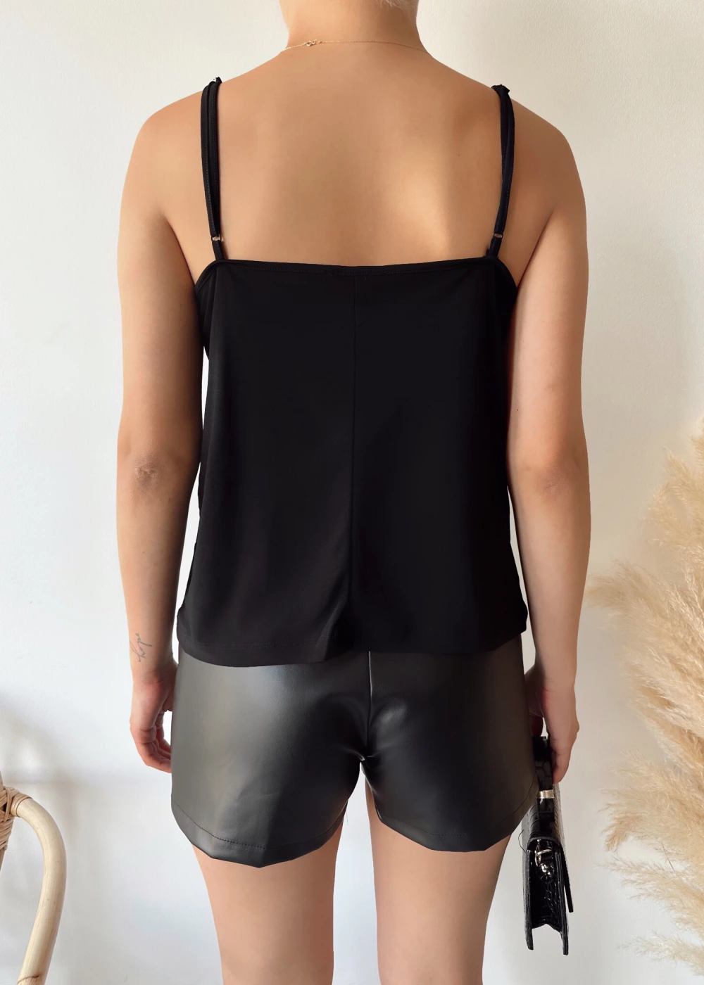 Kadın Degaje Yaka İp Askılı Siyah Bluz