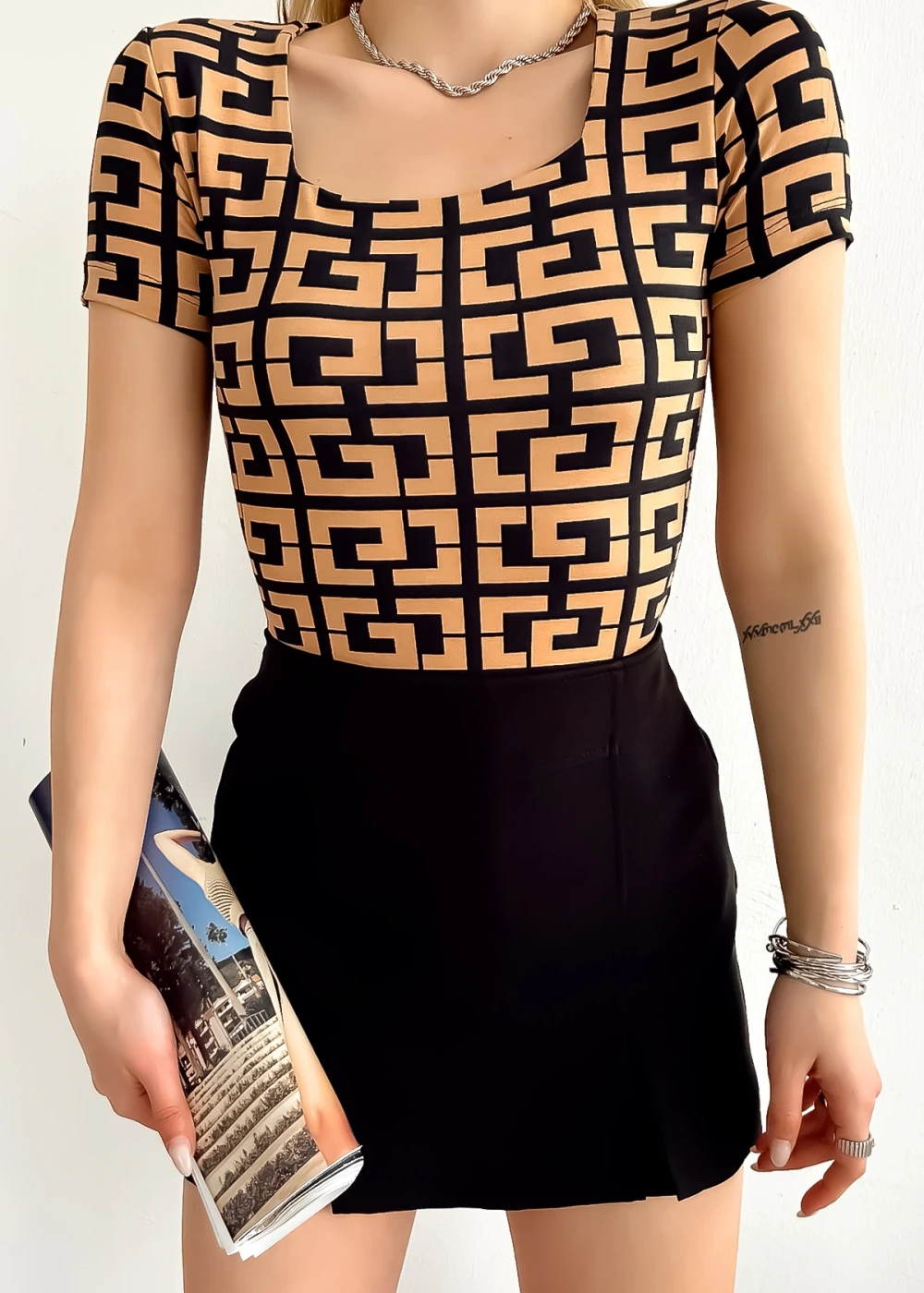 Kadın Kısa Kol Kare Yaka Camel Labirent Desen