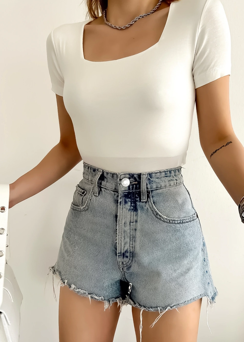 Kadın Kısa Kol Kare Yaka Düz Renk Beyaz