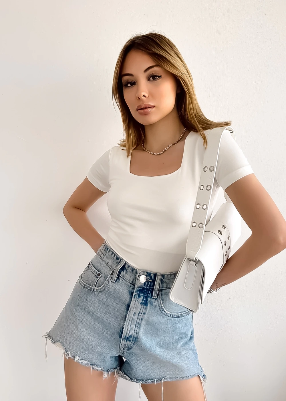 Kadın Kısa Kol Kare Yaka Düz Renk Beyaz