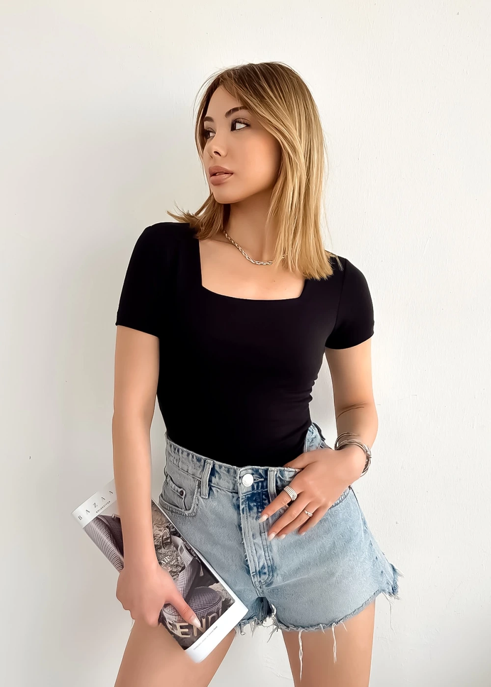 Kadın Kısa Kol Kare Yaka Düz Renk Siyah