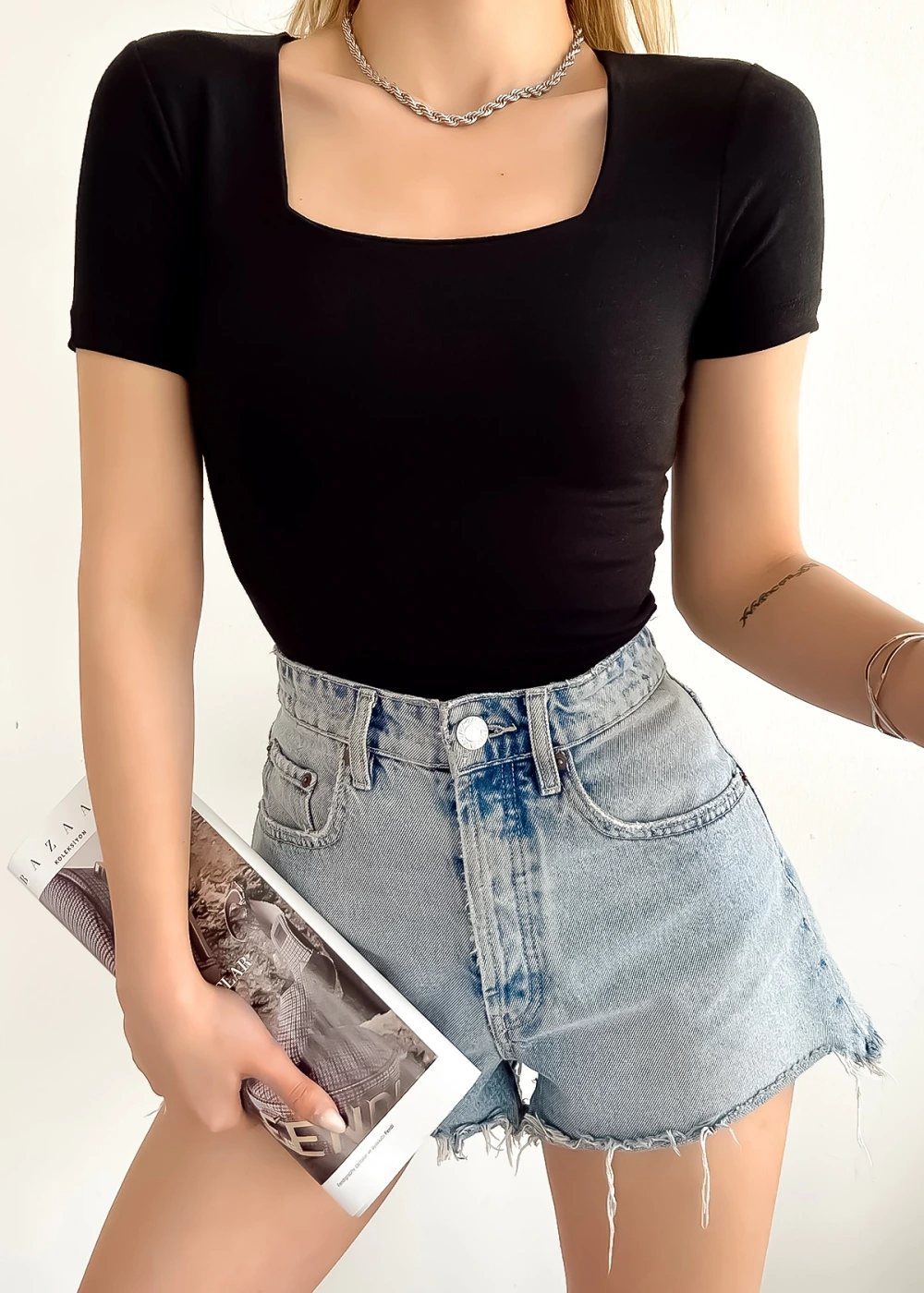 Kadın Kısa Kol Kare Yaka Düz Renk Siyah