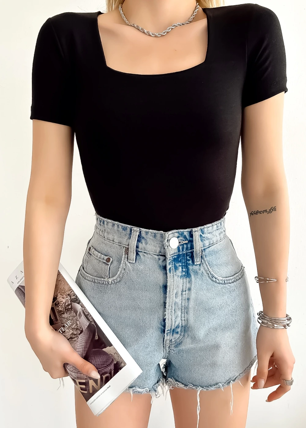 Kadın Kısa Kol Kare Yaka Düz Renk Siyah