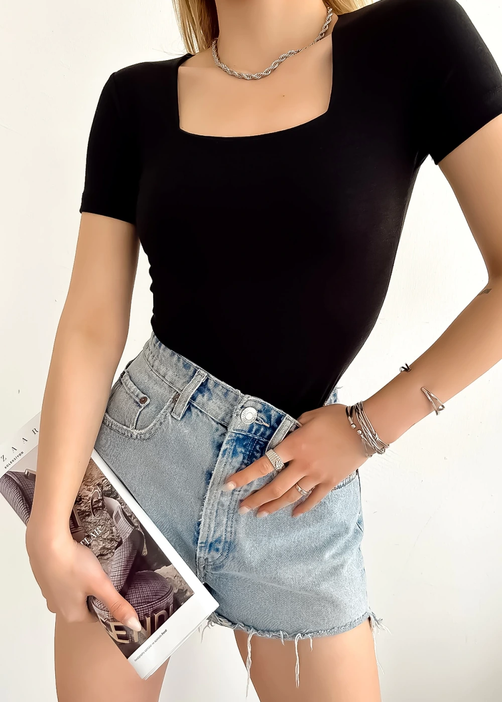 Kadın Kısa Kol Kare Yaka Düz Renk Siyah