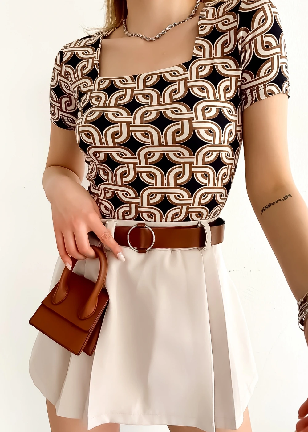 Kadın Kısa Kol Kare Yaka Zincir Desenli