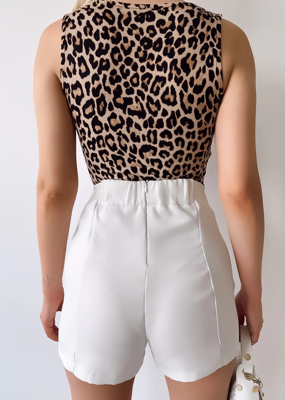 Kadın Sıfır Kol Luxury Bej Leopar Desen Önü Çift Kat Viskon Bluz