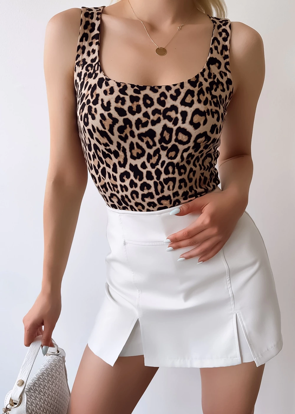 Kadın Sıfır Kol Luxury Bej Leopar Desen Önü Çift Kat Viskon Bluz