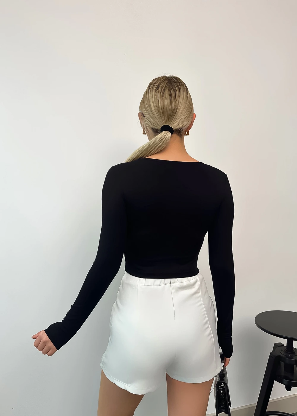 Kadın Siyah Cotton Bisiklet Yaka Parmak Geçmeli Crop Body