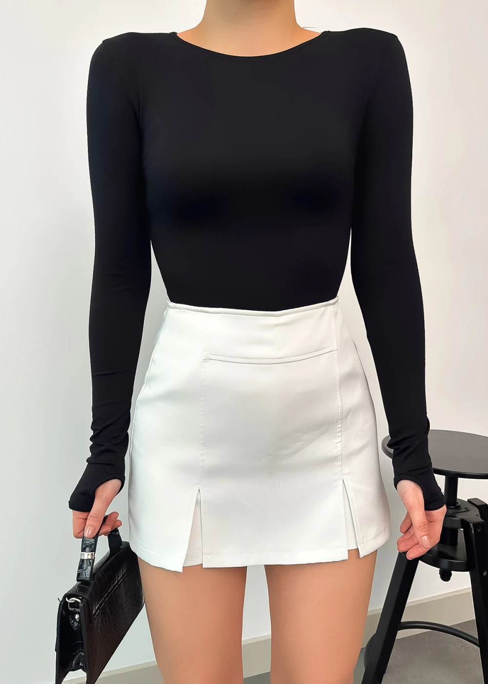 Kadın Siyah Cotton Bisiklet Yaka Parmak Geçmeli Crop Body