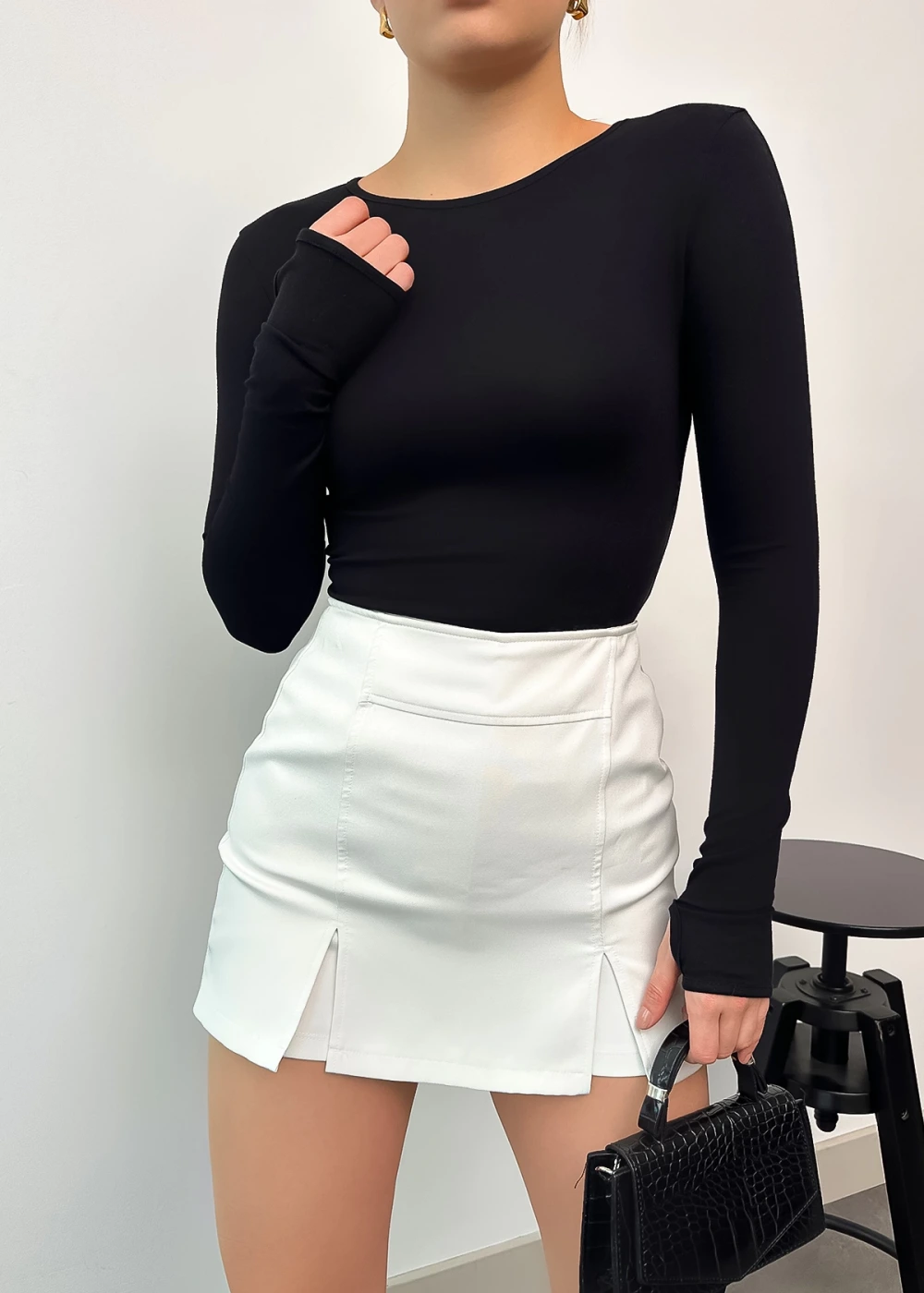 Kadın Siyah Cotton Bisiklet Yaka Parmak Geçmeli Crop Body