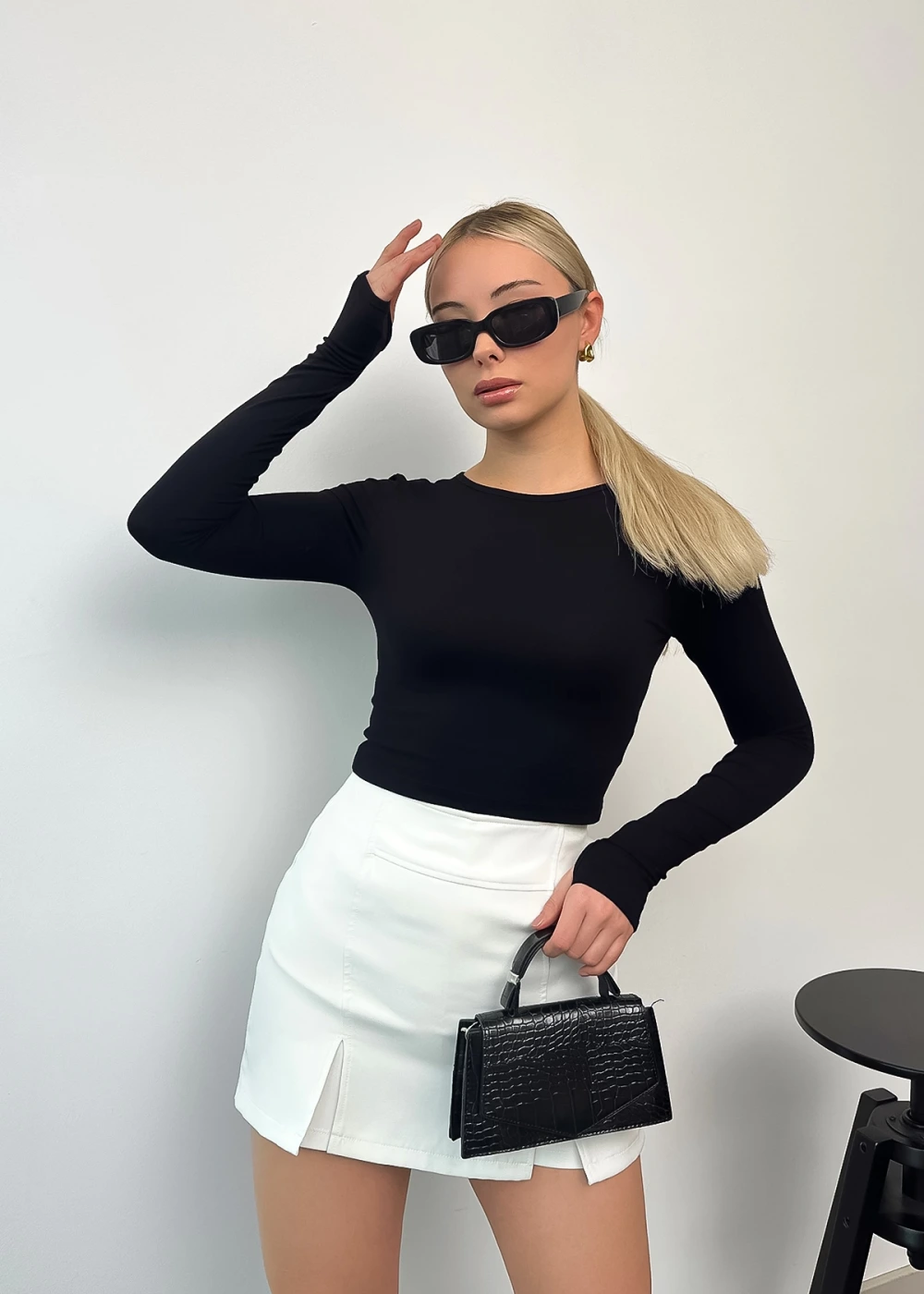 Kadın Siyah Cotton Bisiklet Yaka Parmak Geçmeli Crop Body