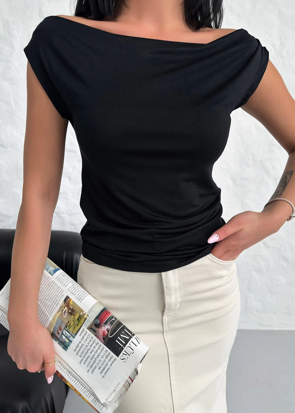 Kadın Siyah Kısa Kol Kayık Yaka Viskon Bluz