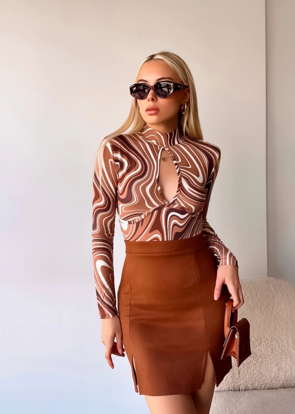 Kadın Viskon Pencere Detay Kahve Krema Desen Bluz