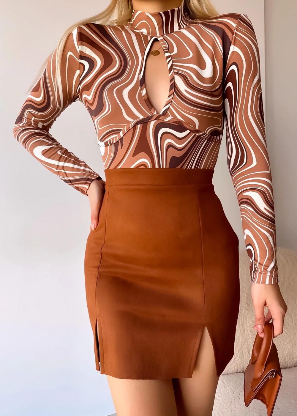 Kadın Viskon Pencere Detay Kahve Krema Desen Bluz