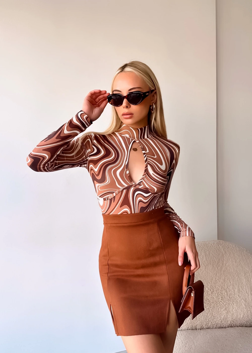 Kadın Viskon Pencere Detay Kahve Krema Desen Bluz